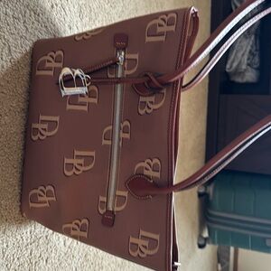 New Dooney & Burke Leather Bag w/feet on the bottom!